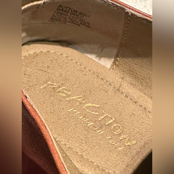 Kenneth Cole•Slip-on Loafers (8) - Picture 7 of 8